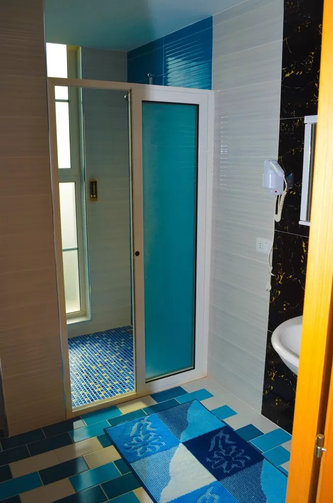 Monaco - 10 STD - Bathroom 4.jpg